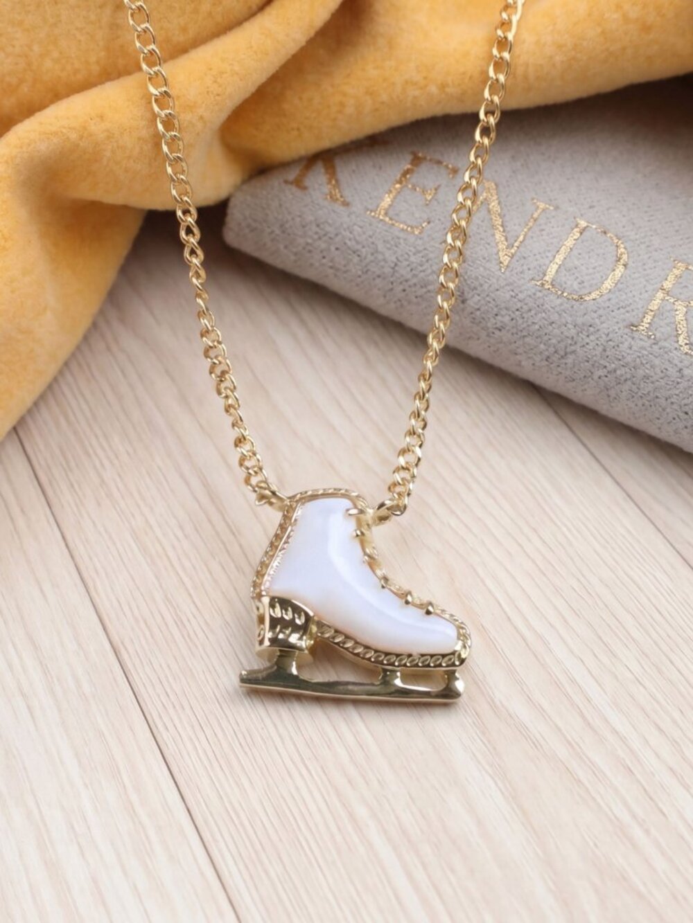 Kendra Scott Ice Skate Gold Necklace Gold NEW - Picture 2 of 2